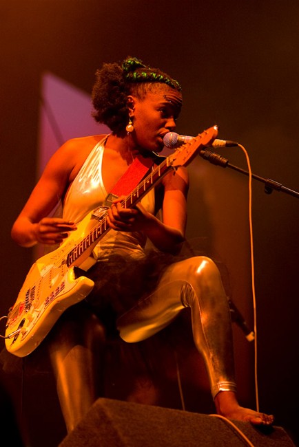 The-Noisettes-at-Wembley-11.jpg