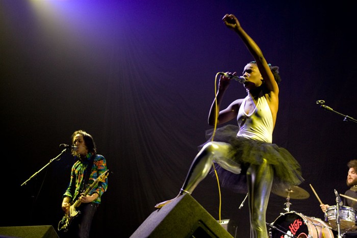 The-Noisettes-at-Wembley-16.jpg