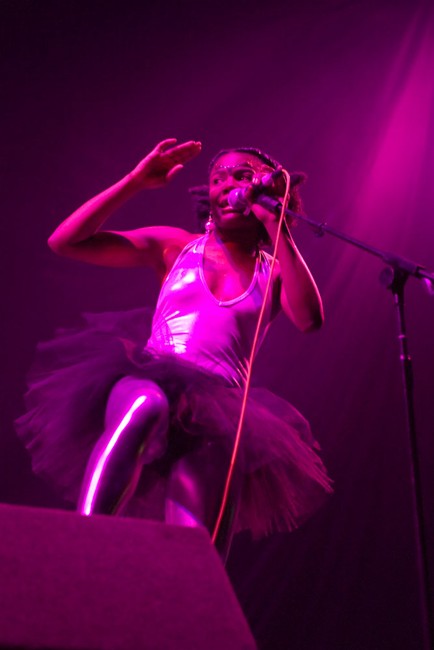 The-Noisettes-at-Wembley-17.jpg